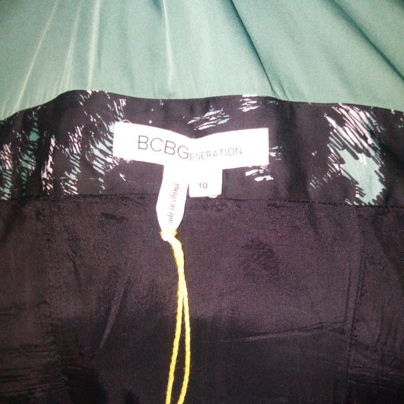 NWOT BCBGeneration Abstract Print Zip Front Dress Sz 10 - Picture 15 of 16